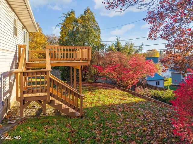 6 Silverberry Place, Albany, NY 12211