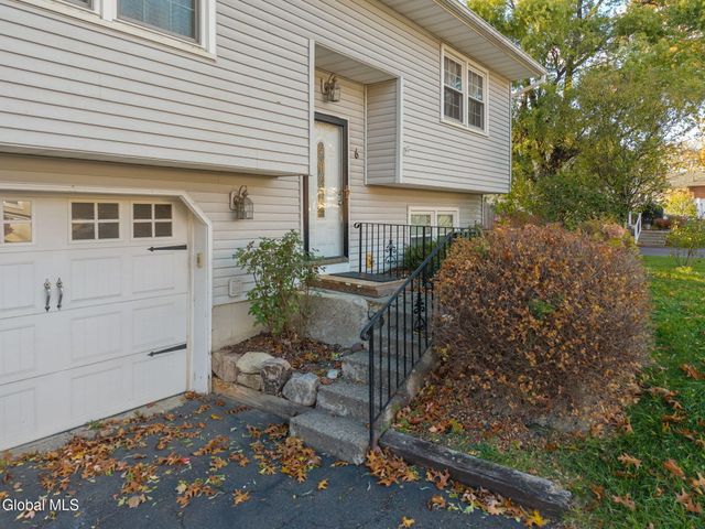 6 Silverberry Place, Albany, NY 12211