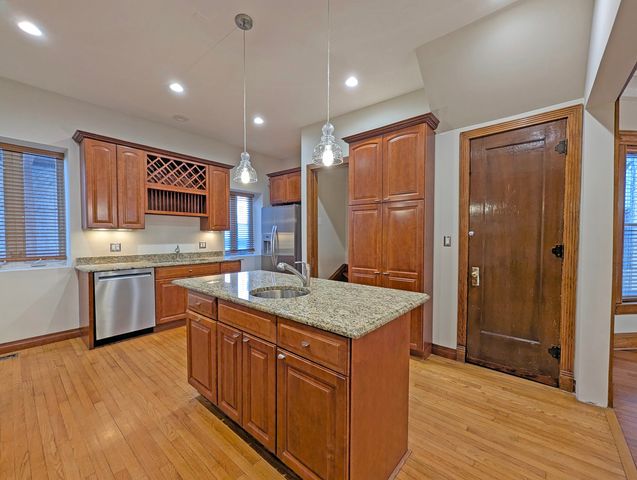 836 E 52nd Street, Chicago, IL 60615