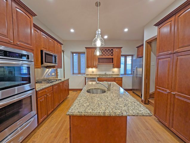 836 E 52nd Street, Chicago, IL 60615