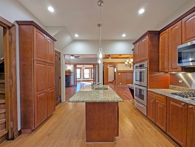 836 E 52nd Street, Chicago, IL 60615