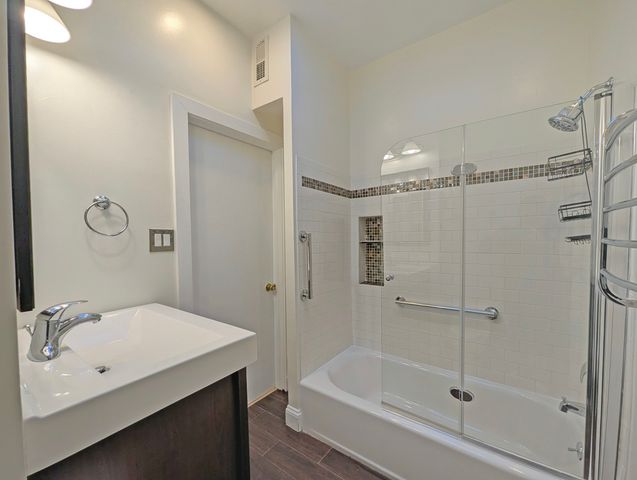836 E 52nd Street, Chicago, IL 60615