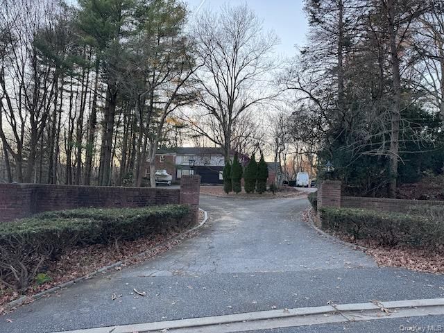 4 August Lane, Old Westbury, NY 11568