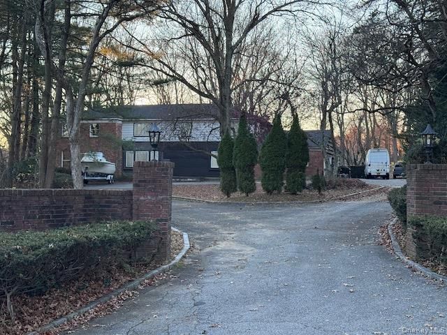 4 August Lane, Old Westbury, NY 11568