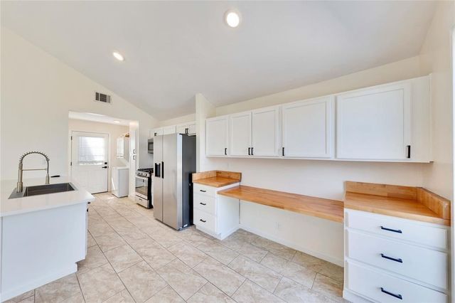 1903 Woodland Ave B, Austin, TX 78741