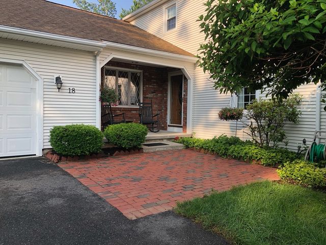 18 Bittersweet Ln, Wilbraham, MA 01095