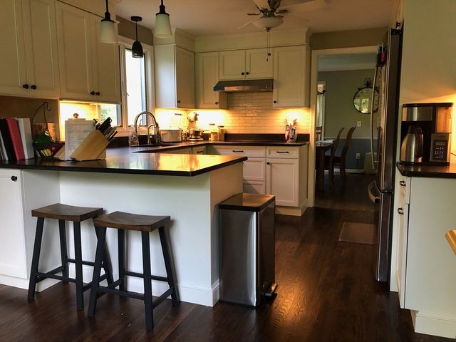 18 Bittersweet Ln, Wilbraham, MA 01095