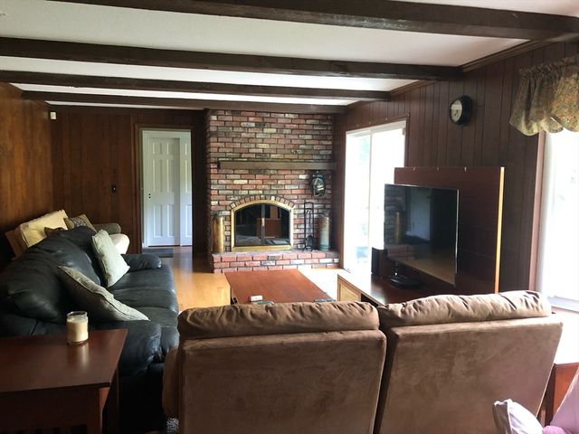 18 Bittersweet Ln, Wilbraham, MA 01095