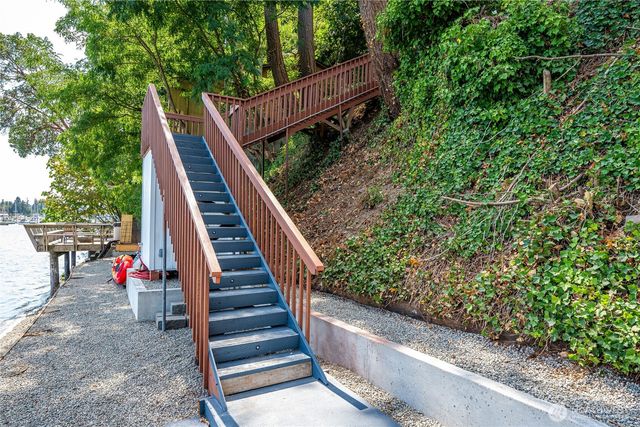 23134 Vashon Highway SW, Vashon, WA 98070