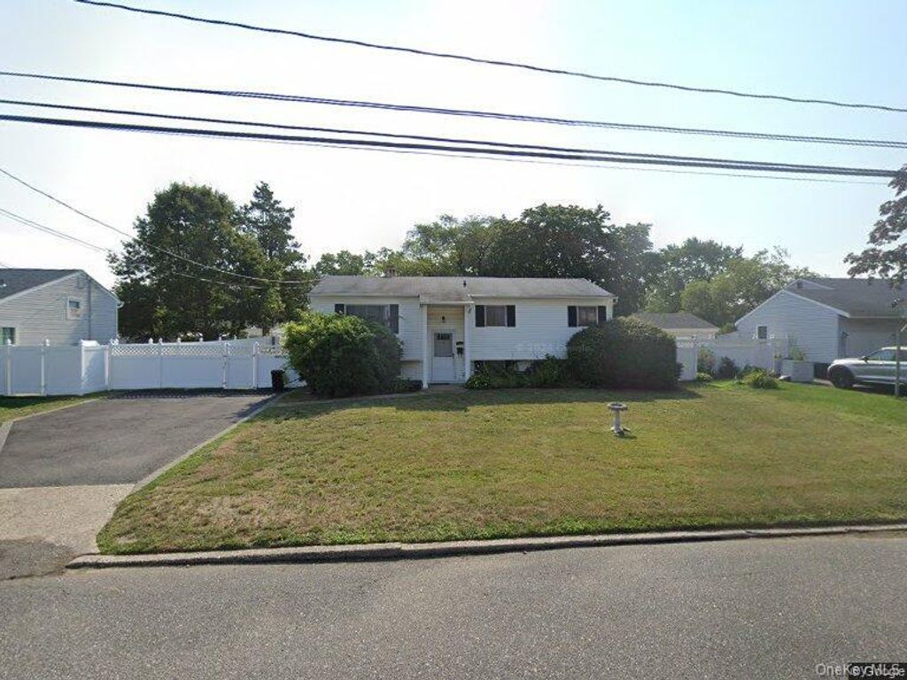 3115 Eagle Avenue, Medford, NY 11763