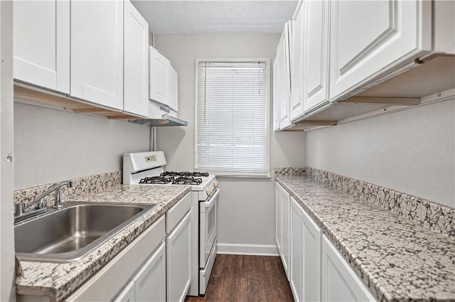 28 Pumgansett Street, Providence, RI 02908