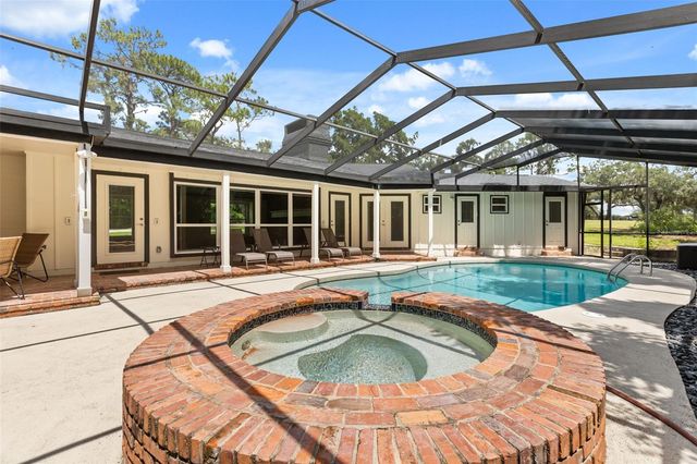 1602 COUNTRY CLUB ROAD, Eustis, FL 32726