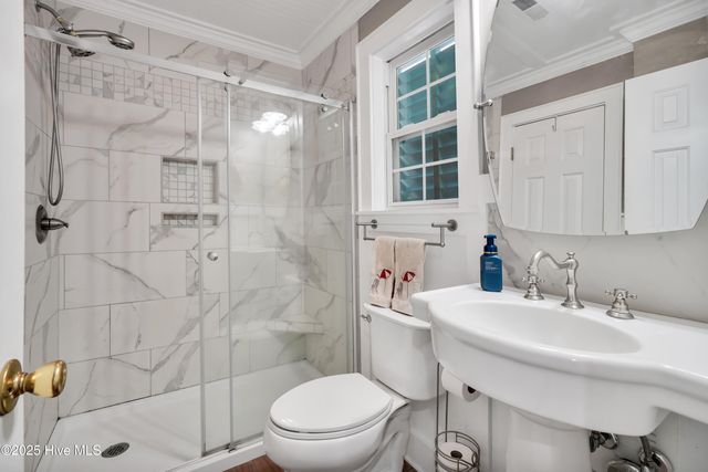 105 SE 37th Street, Oak Island, NC 28465