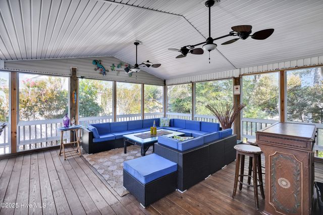 105 SE 37th Street, Oak Island, NC 28465