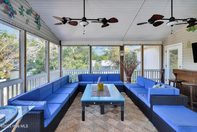 105 SE 37th Street, Oak Island, NC 28465