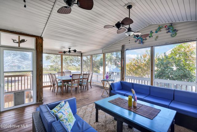 105 SE 37th Street, Oak Island, NC 28465