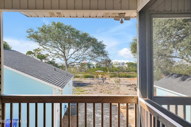 105 SE 37th Street, Oak Island, NC 28465