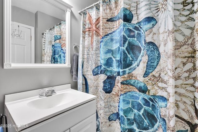 105 SE 37th Street, Oak Island, NC 28465