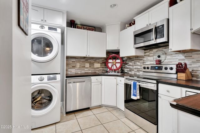 105 SE 37th Street, Oak Island, NC 28465
