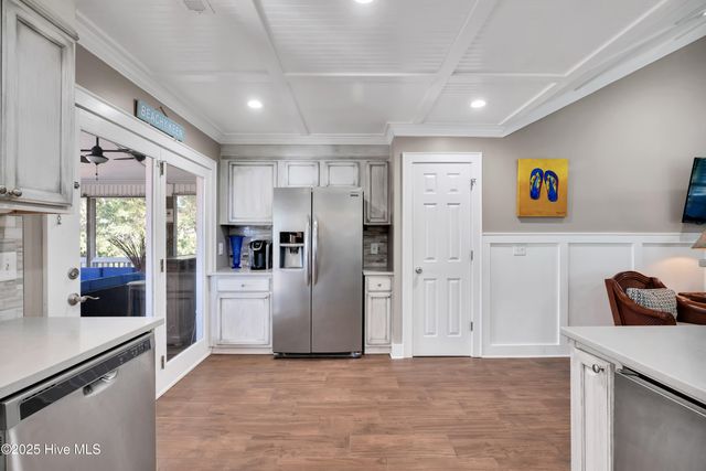105 SE 37th Street, Oak Island, NC 28465