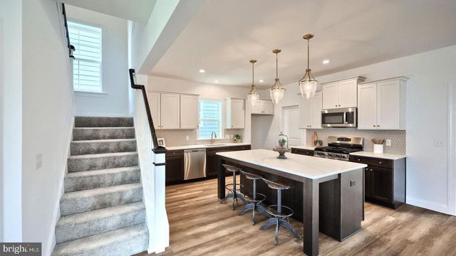 2420 HAWTHORNE DR, Harrisburg, PA 17110