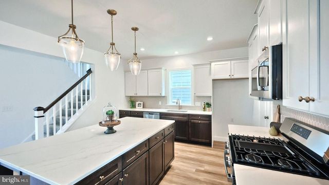 2420 HAWTHORNE DR, Harrisburg, PA 17110