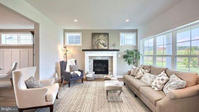 2420 HAWTHORNE DR, Harrisburg, PA 17110