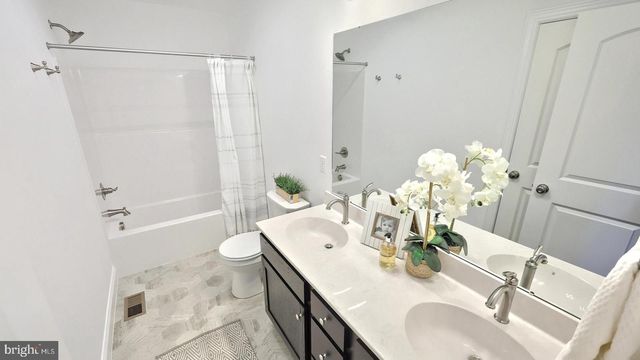 2420 HAWTHORNE DR, Harrisburg, PA 17110