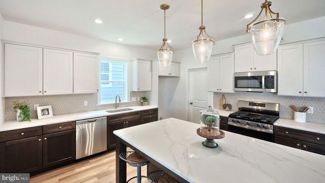2420 HAWTHORNE DR, Harrisburg, PA 17110