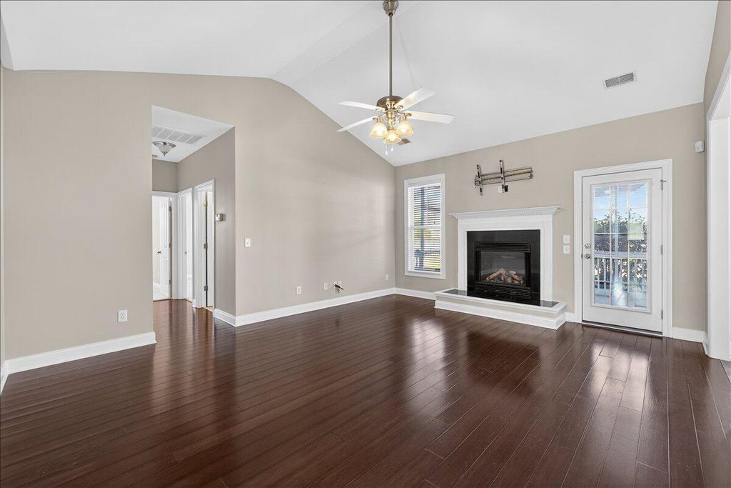 Image 9 of property listing at 4105 Senegal Court, North Charleston, SC 29420