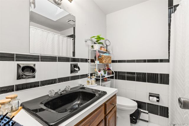 809 Canal Street, Lindenhurst, NY 11757