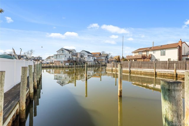 809 Canal Street, Lindenhurst, NY 11757