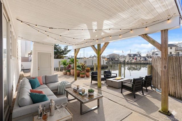 809 Canal Street, Lindenhurst, NY 11757