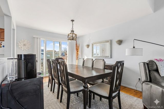 809 Canal Street, Lindenhurst, NY 11757