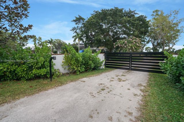 14390 Palm Beach Point Blvd, Wellington, FL 33414