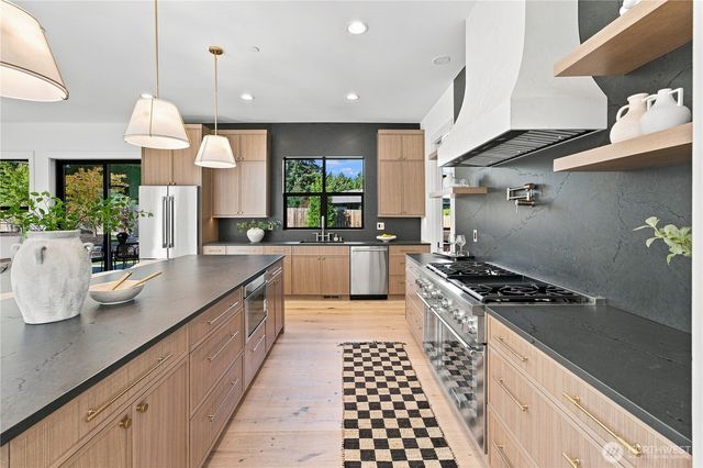 17218 & 17220 NE Woodinville Duvall Road, Woodinville, WA 98072
