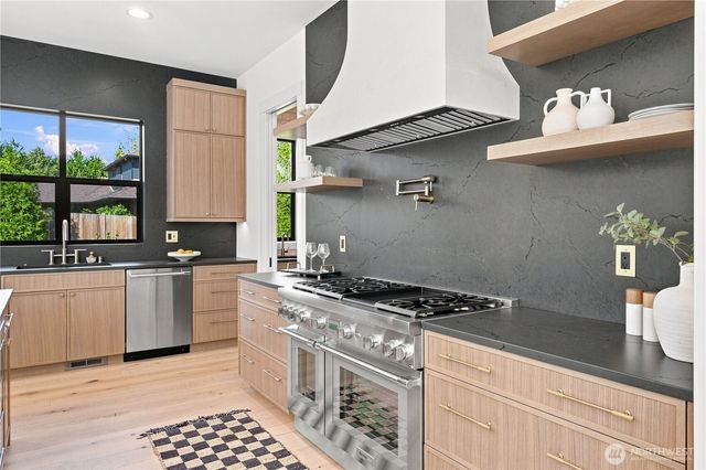 17218 & 17220 NE Woodinville Duvall Road, Woodinville, WA 98072