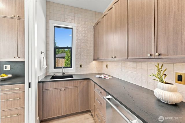 17218 & 17220 NE Woodinville Duvall Road, Woodinville, WA 98072
