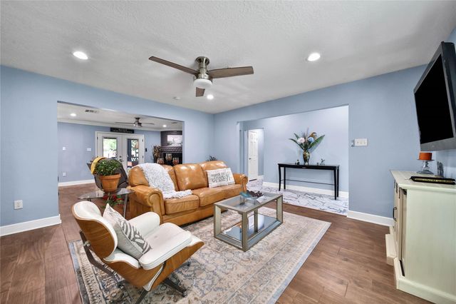 2668 S Woodloch Street, Woodloch, TX 77385