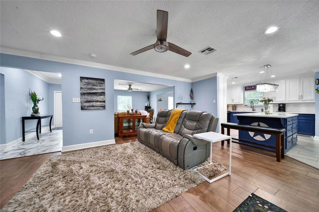 2668 S Woodloch Street, Woodloch, TX 77385