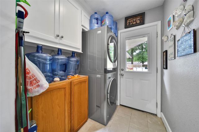 2668 S Woodloch Street, Woodloch, TX 77385