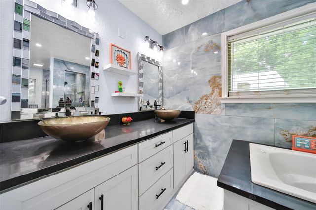 2668 S Woodloch Street, Woodloch, TX 77385