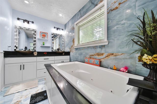 2668 S Woodloch Street, Woodloch, TX 77385