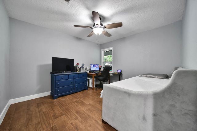 2668 S Woodloch Street, Woodloch, TX 77385