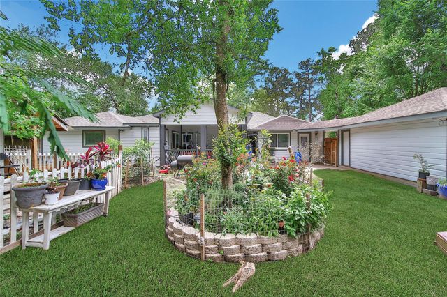 2668 S Woodloch Street, Woodloch, TX 77385