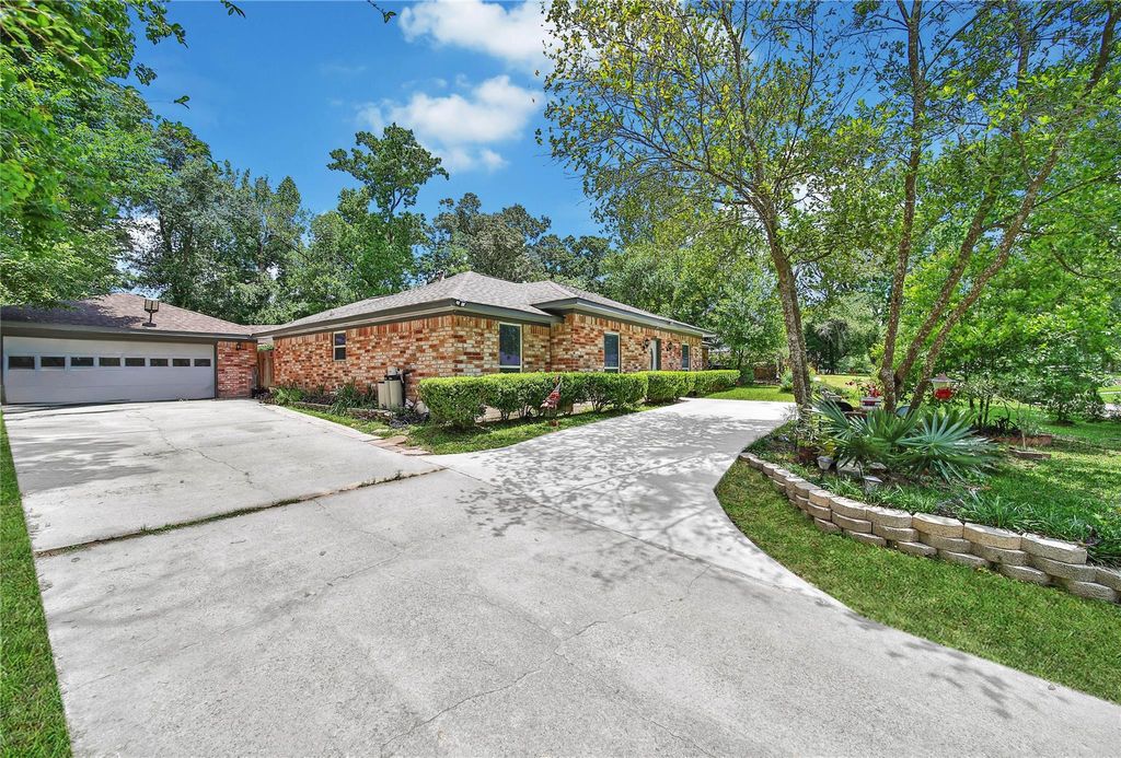 2668 S Woodloch Street, Woodloch, TX 77385