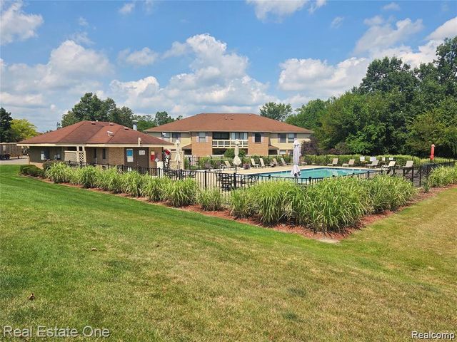 61186 Greenwood Drive 36, South Lyon, MI 48178