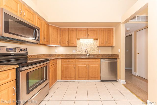 61186 Greenwood Drive 36, South Lyon, MI 48178