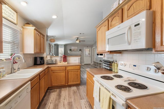 6719 Dragon CRK, San Antonio, TX 78242