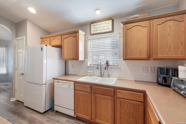 6719 Dragon CRK, San Antonio, TX 78242